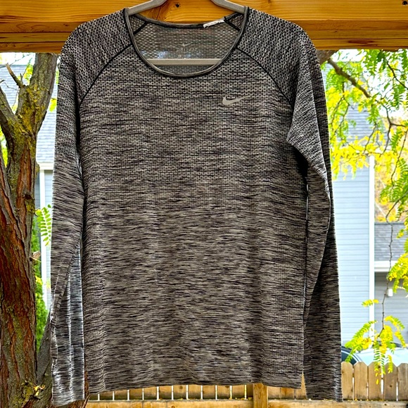 Nike DRI FIT Large Long Sleeve Running Workout Walking Shirt Top Reflective - Picture 4 of 15